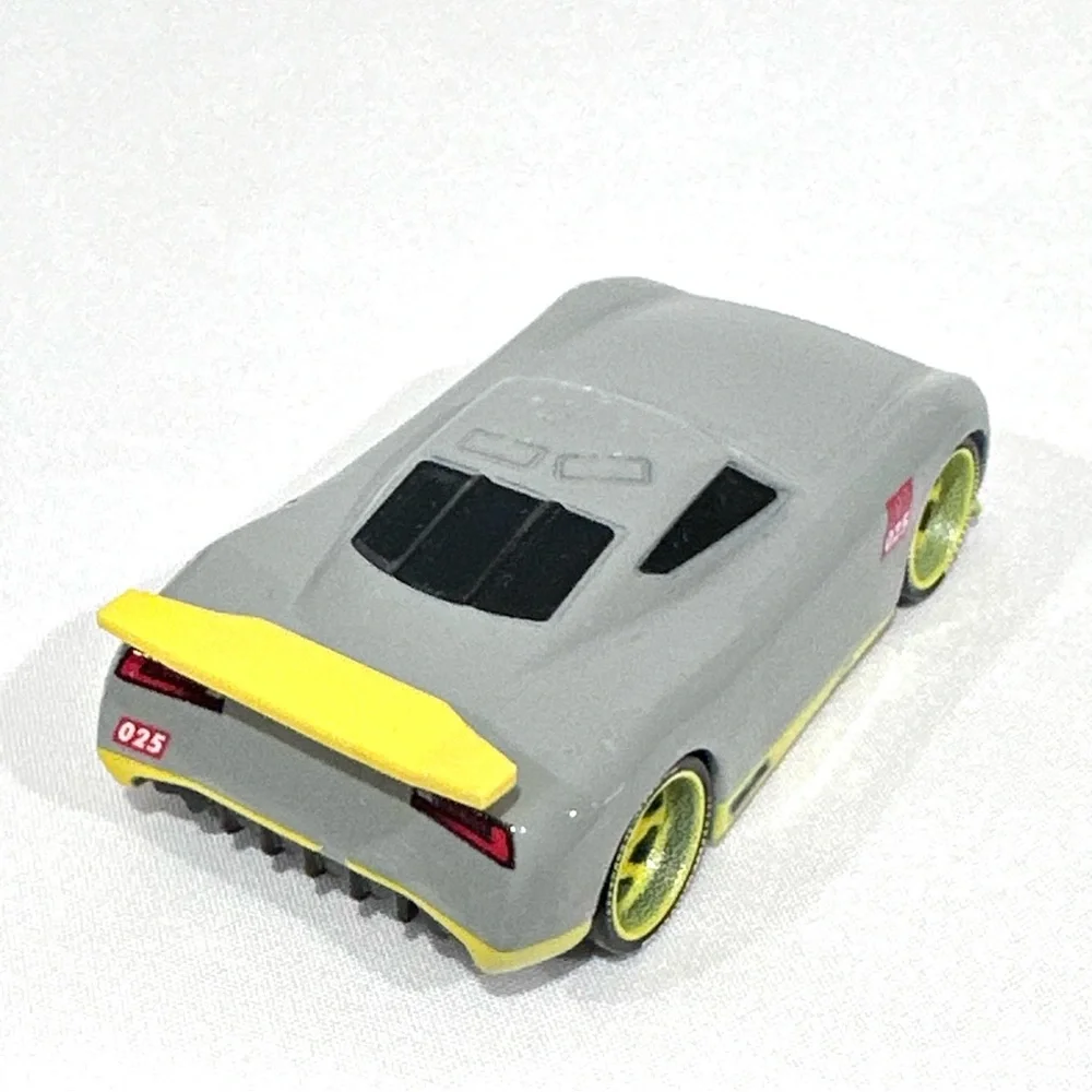 Disney Pixar Cars 3 Trainees Jae #94 & Ernesto #25 Die-cast Mattel